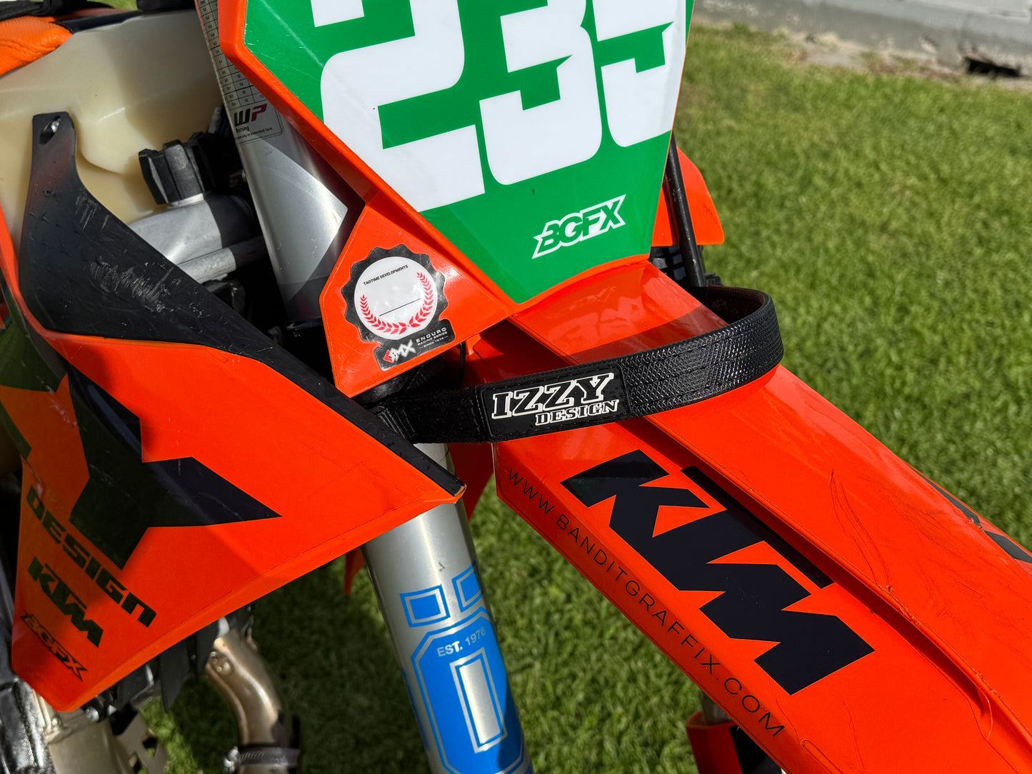IZZY Front Grab Handle