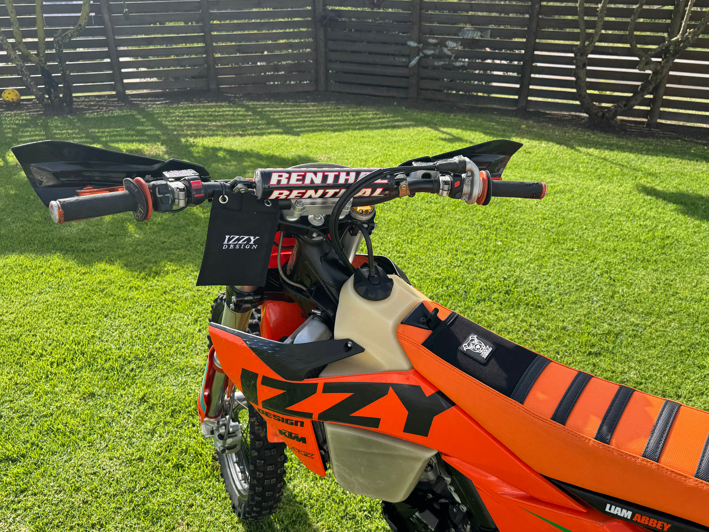 IZZY Clipper Card Holder