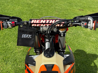 IZZY Clipper Card Holder