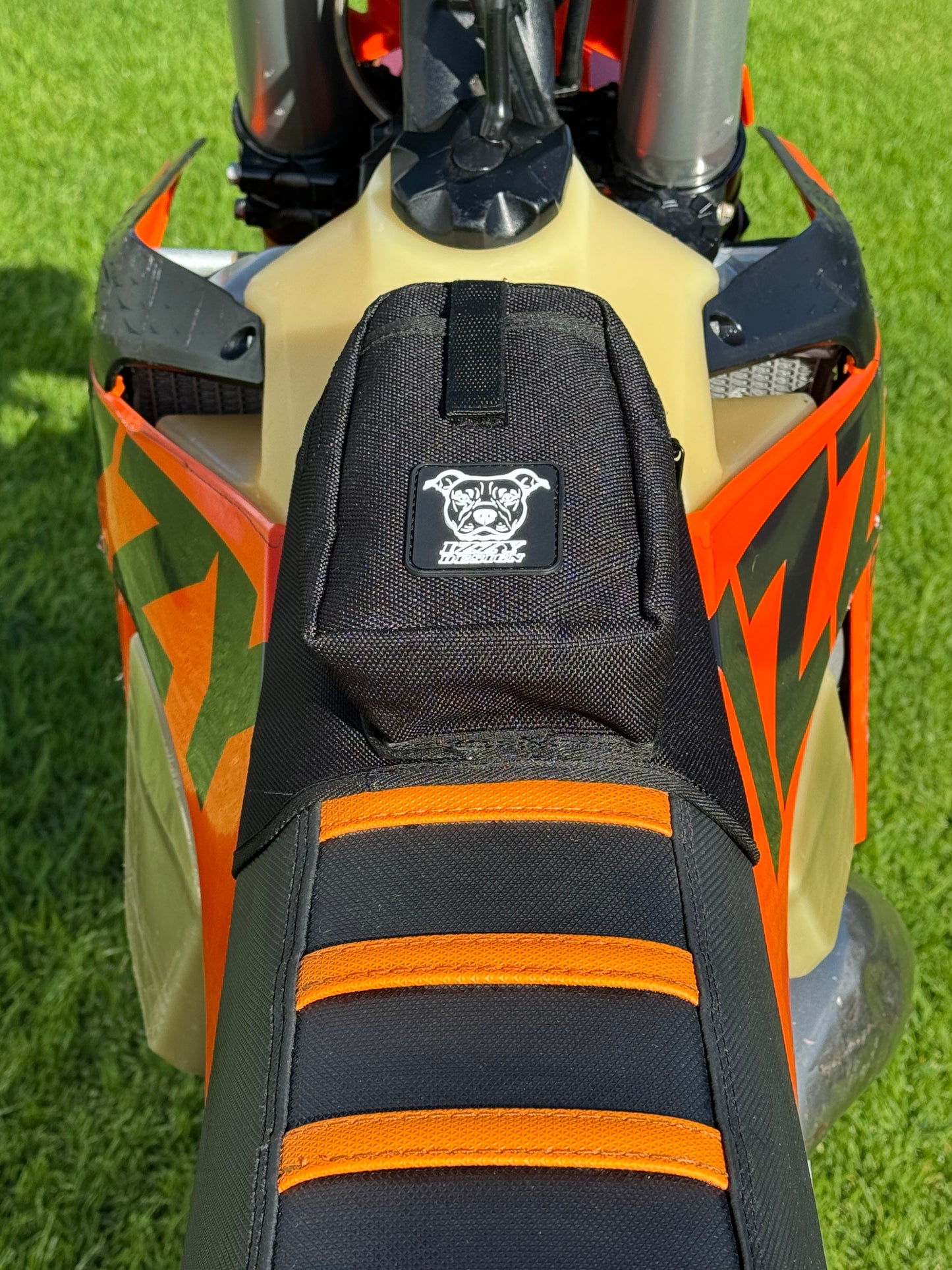 IZZY Slip-on seat bag