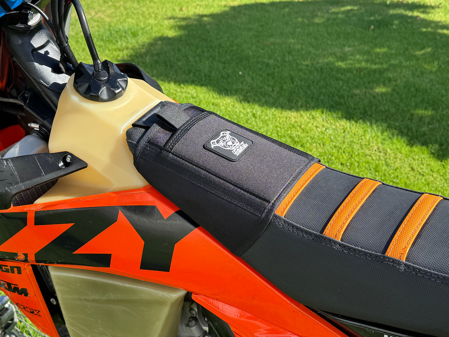 IZZY Slip-on clipper card holder